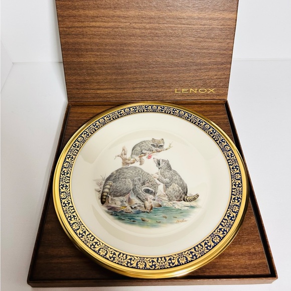 Lenox Limited Edition Woodland and Wildlife Raccoons 1973 Gold Collectors Plate - Picture 4 of 4